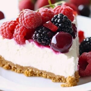 cheesecake with berries